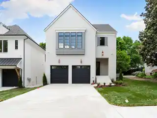 Modern Farmhouse in Oak Hill