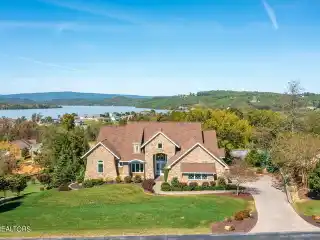 Custom Luxury Home in Prestigious Grande Vista Bay