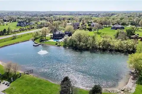 Blue Valley Estate with Carriage House