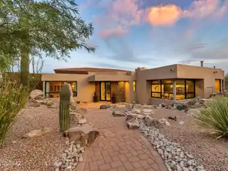 Desert Modernism with Panoramic Mountain Vistas