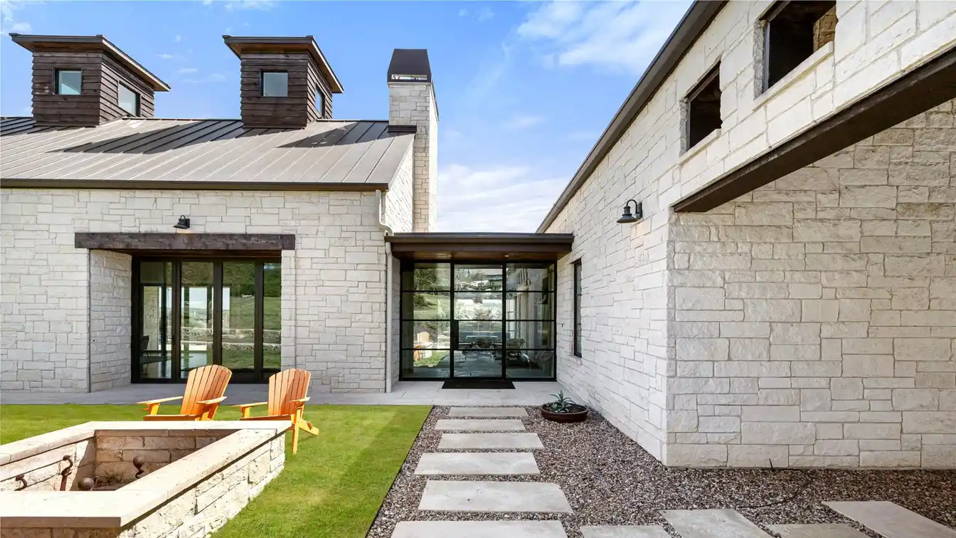 A Harmonious Blend of Sophistication and Resort-style Living