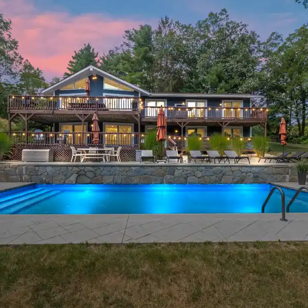 LIVE YOUR BEST LIFE AT THE LAKE