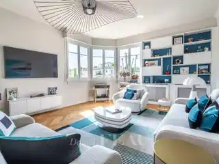 Spacious 1930s Home Near Shops
