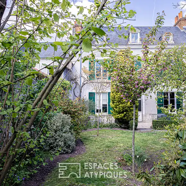 ELEGANT TOWNHOUSE WITH PRIVATE GARDEN OASIS