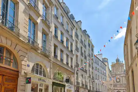 Dual-Aspect Property in Gorgeous 19th Century Building