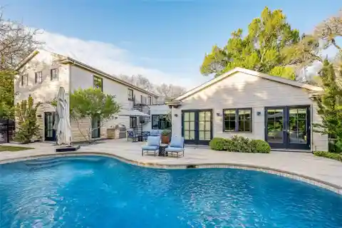 Luxury and Comfort in the Heart of Tarrytown