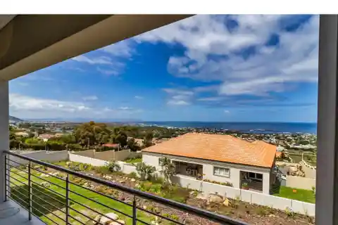 Elegant Retreat with Panoramic Coastal Vistas