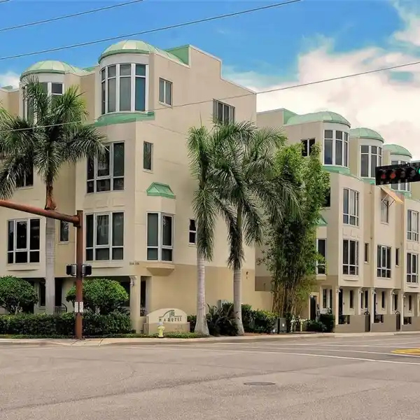 ONE-OF-A-KIND THREE BEDROOM CORNER UNIT