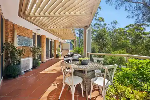 House-Like Apartment with Serene Views over Flat Rock Gully