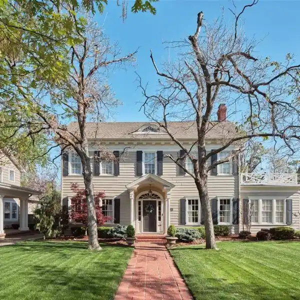 COLONIAL TREASURE IN HISTORIC HERITAGE HILLS