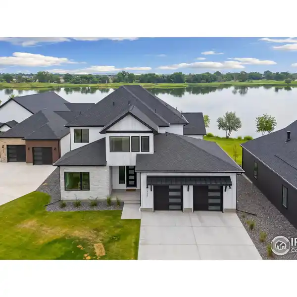 PREMIUM LAKEFRONT HOME