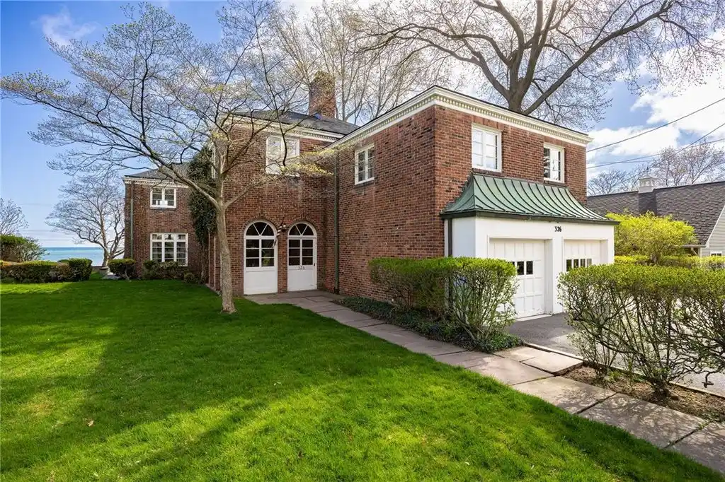 Historic Estate on Lake Ontario