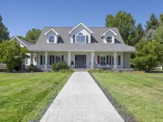 Modern Cape Cod Estate in the Colony