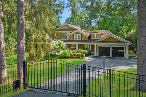 Epic Property in Coveted Windmill Farm