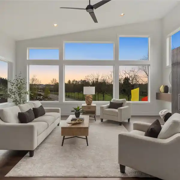 NEW MODERN HOME OFF THE RIVERS EDGE