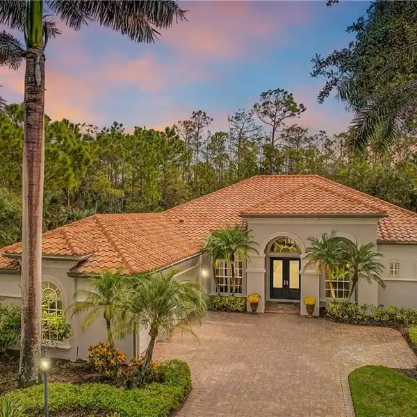 ESTATE HOME IN AMENITY-RICH VASARI COUNTRY CLUB