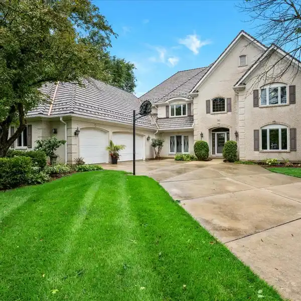 THE PERFECT CANVAS FOR YOUR VISION