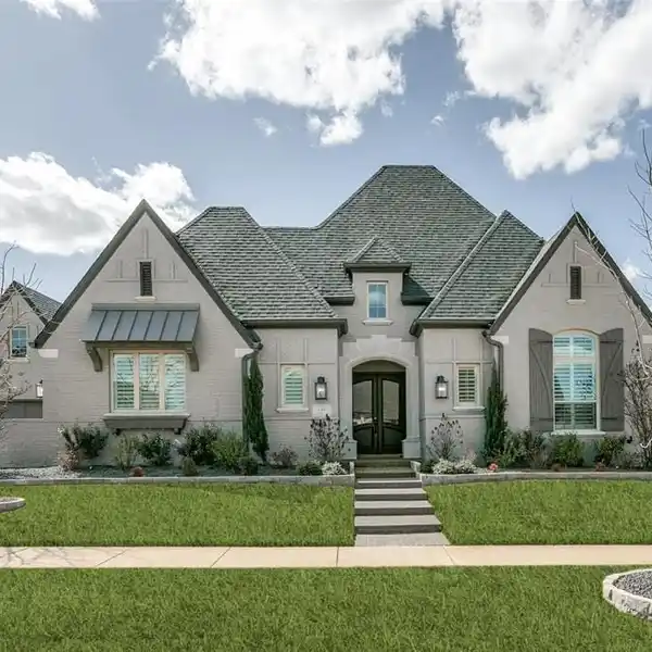 EXQUISITE HOME IN THE PENINSULA OF WINDSONG RANCH