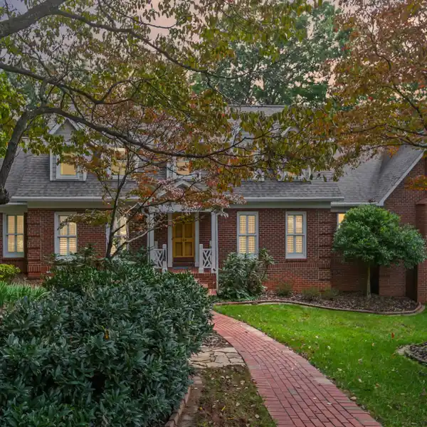 WARM SOPHISTICATION IN CRAMER MOUNTAIN