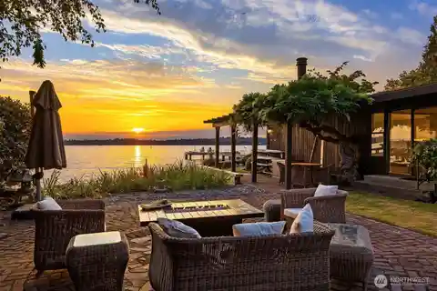 Prime Kirkland Waterfront