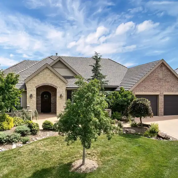 CAPTIVATING HOME IN WATERFRONT ESTATES