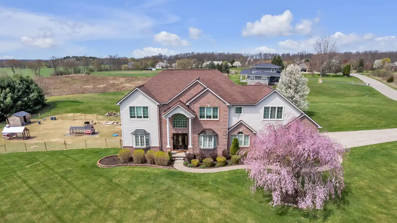 Stately Home on 2.5 Country Acres