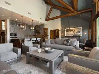 Beautiful Townhome in the Private Quartermoon Enclave