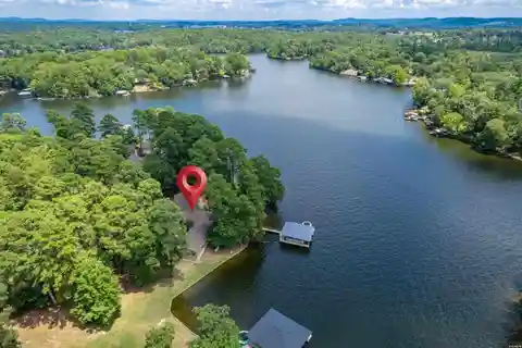 Beautifully Designed Lake Retreat