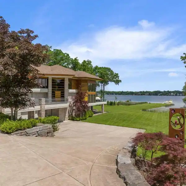SPECTACULAR EIGHT-ACRE PROPERTY ON WALNUT LAKE