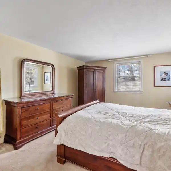 BEAUTIFUL COLONIAL HOME