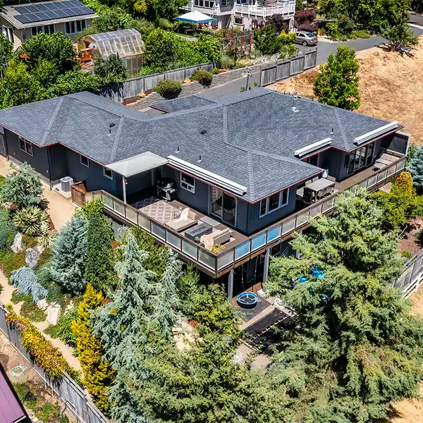 SOPHISTICATED CONTEMPORARY HOME IN THE HILLS