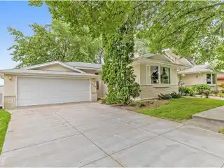 Lakefront Retreat in Prime Location