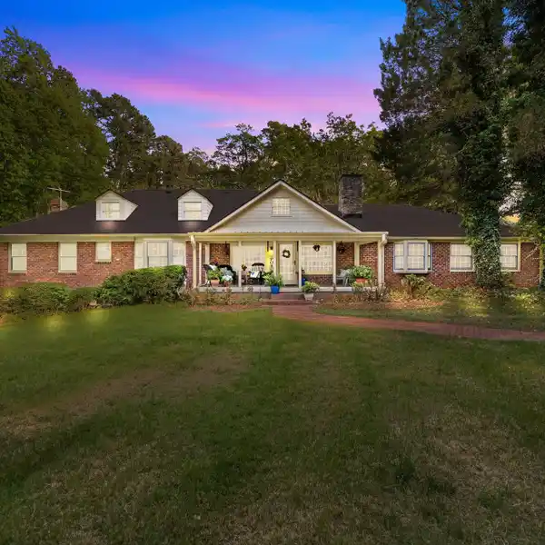 REMARKABLE 31-ACRE RETREAT