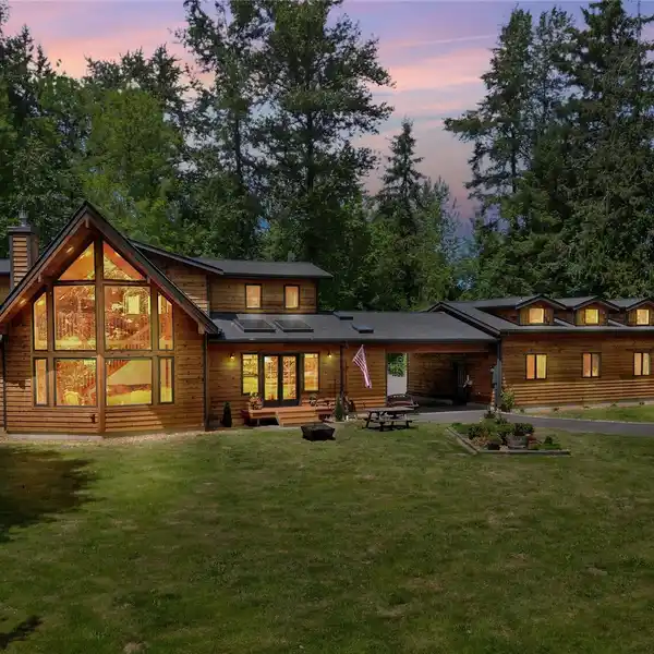 STUNNING PACIFIC NORTHWEST RETREAT