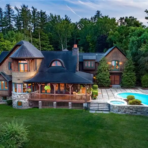 EXTRAORDINARY SKANEATELES LAKE WATERFRONT ESTATE