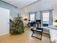 A BEAUTIFULLY APPOINTED APARTMENT  IN AN ATTRACTIVE CHELSEA PROPERTY