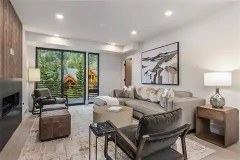 Stylish Mountain Flats Steps from Main Street