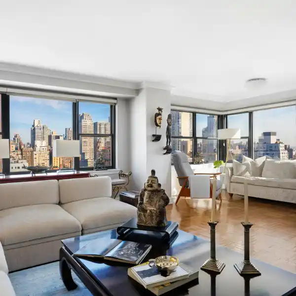 SUNNY AND SPACIOUS ONE BEDROOM WITH GREAT VIEWS