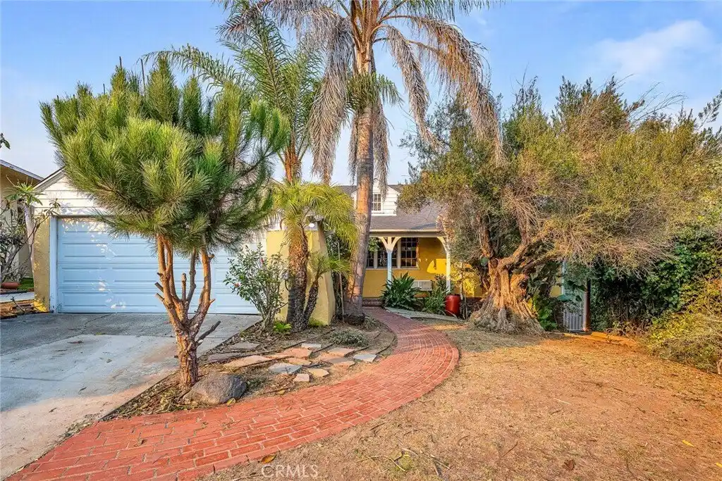 Windsor Hills Treasure for Both Relaxation and Entertaining