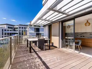 Elegant Residence Next to Shops and Transport