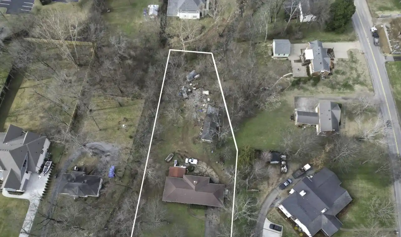 Expansive Buildable Lot in Hillwood/west Meade