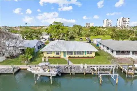 Totally Renovated Waterfront Home Minutes to the Intracoastal and Atlantic