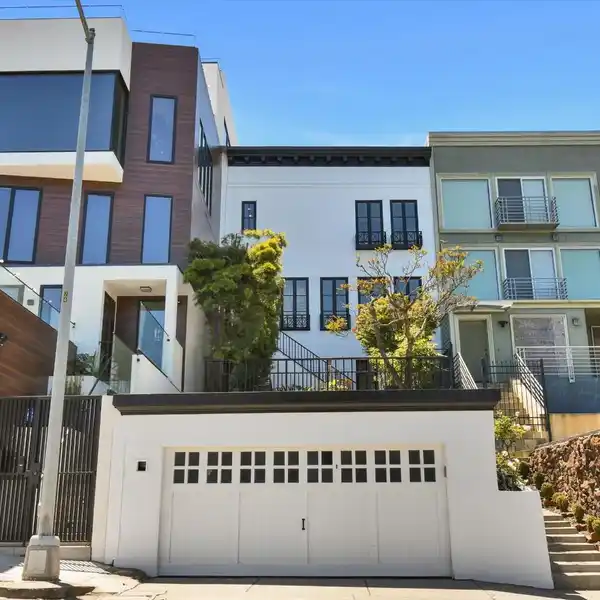 BEAUTIFULLY UPDATED HOME IN CLARENDON HEIGHTS