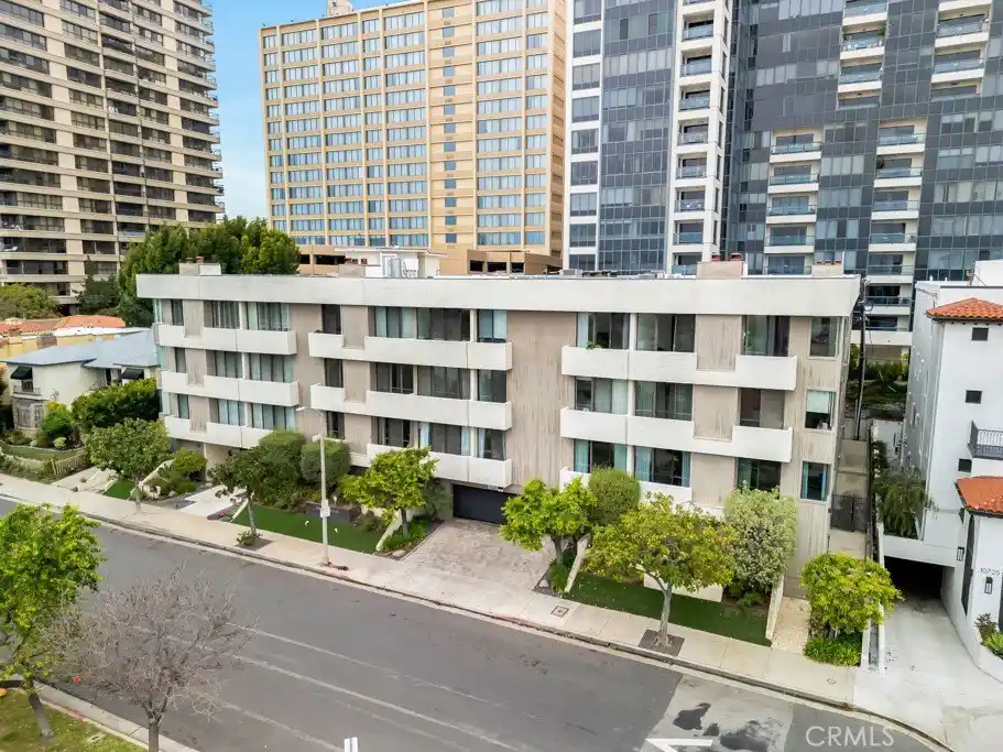 Sun-drenched Condo in the Heart of Westwood