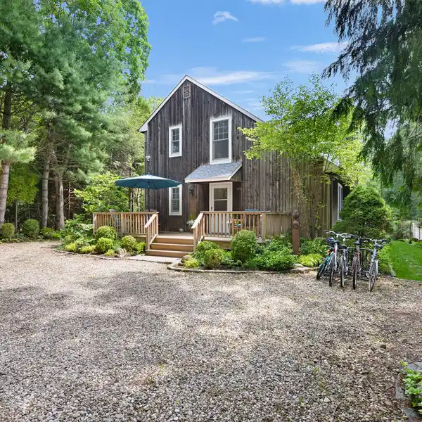 COMFORTABLE HOME IN THE NEAR NORTHWEST
