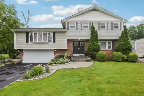 Beautifully Maintained Bilevel Home