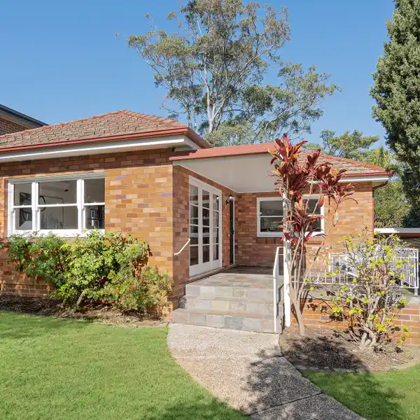 CLASSIC FULL BRICK AND TILE HOME