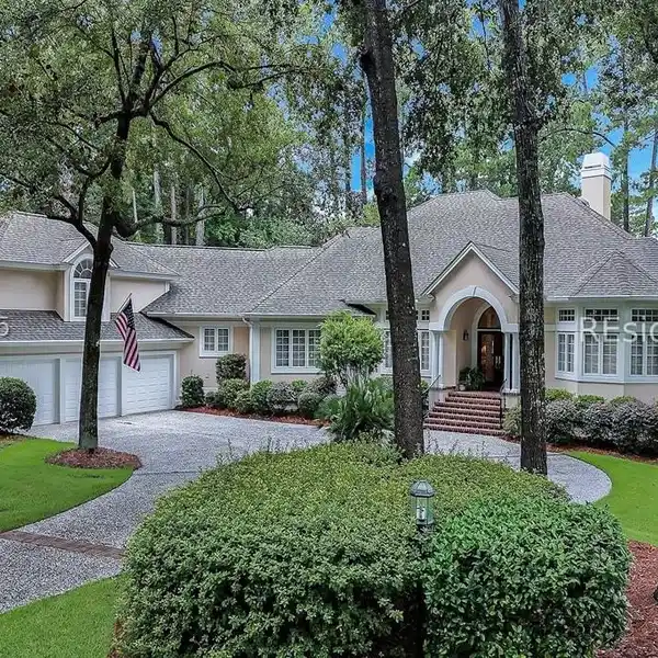 BEAUTIFUL HOME IN A PARK-LIKE SETTING