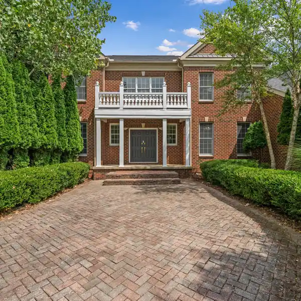 STUNNING FAMILY HOME WITH SUNROOM