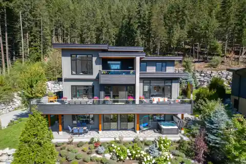 Luxurious Residence with Panoramic Views
